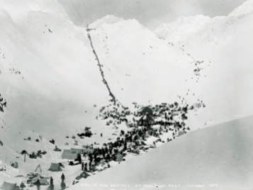 La piste Chilkoot, avec le franchissement du col.